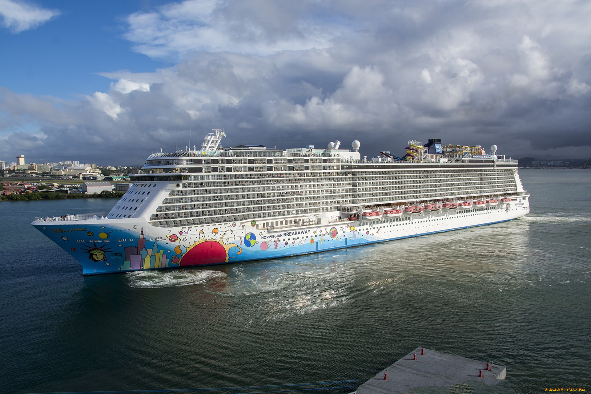 Norwegian Bliss лайнер